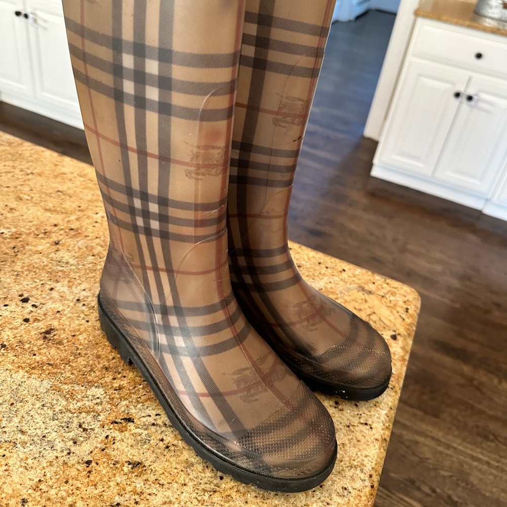 Burberry Rain Boot! Like New size 39